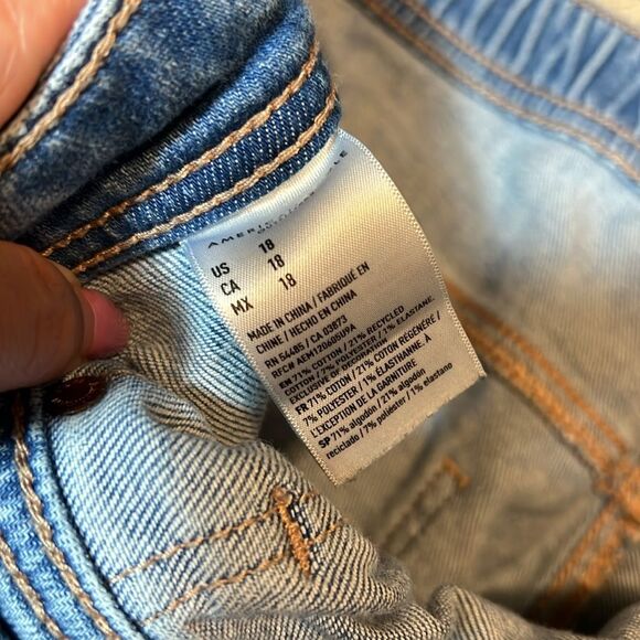 AMERICAN EAGLE DREAMY DRAPE STRETCH DENIMN EASY SHORTIE - 18 - Picture 6 of 6